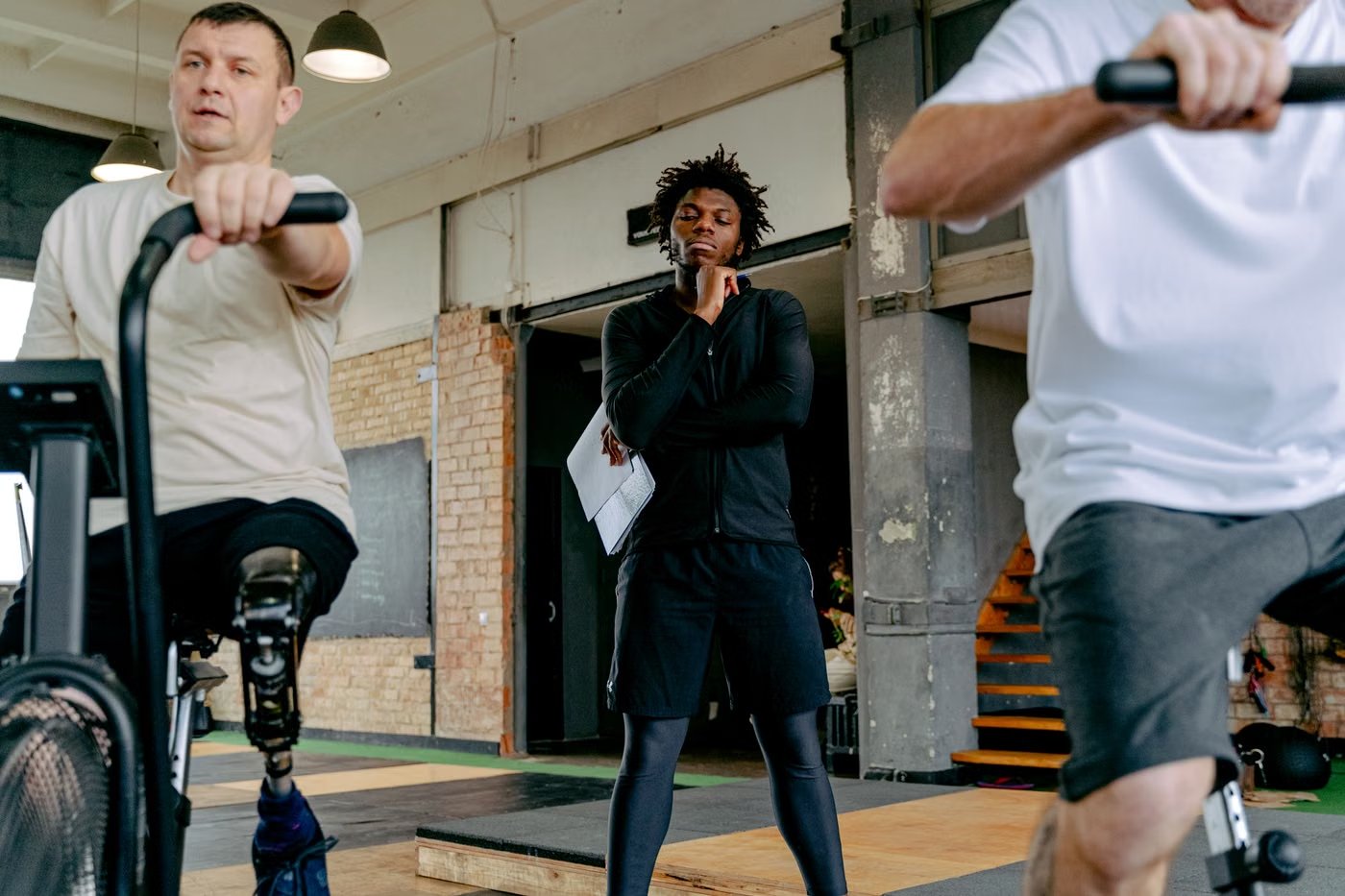 Functional-Training-Gruppe in einem Fitnessstudio